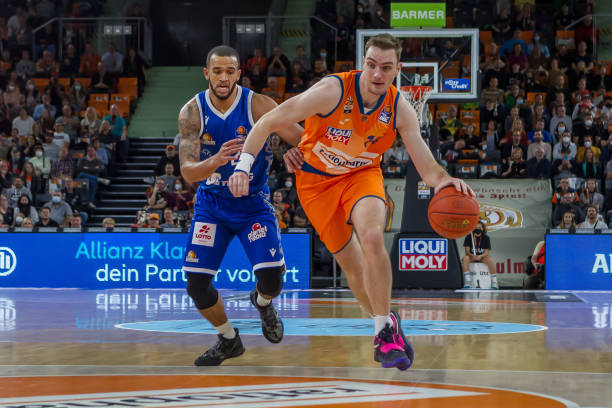 并通过视频 并通过视频